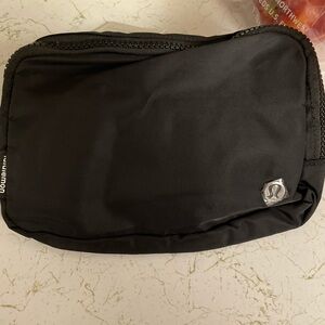 Lululemon everywhere belt bag 1L black brand new
